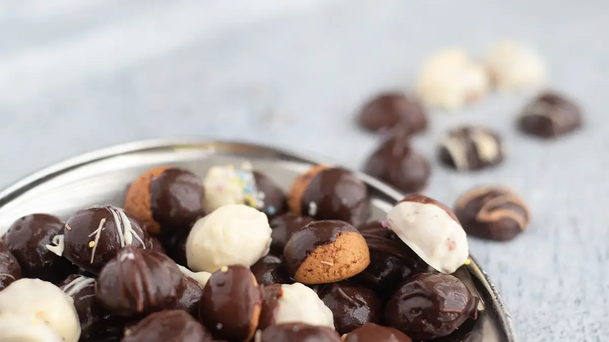 Chcocolade kruidnoten maken Chocolade pepernoten (kruidnoten met chocolade)