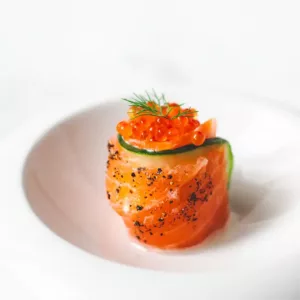 Komkommerrolletjes met zalm