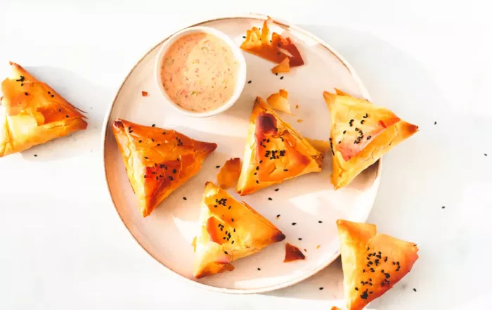 Marokkaanse hapjes: driehoekjes met witte kaas en paprika