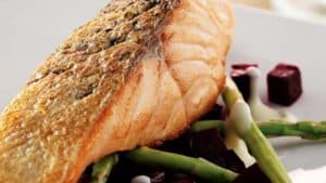 Zalmfilet in witte wijnsaus