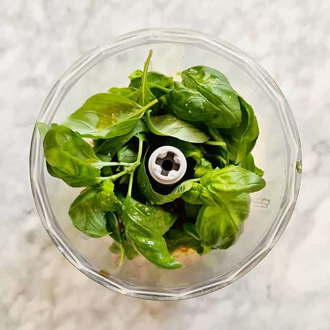 Zelfgemaakte pesto voor gnocchi