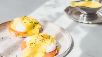 Eggs benedict maken