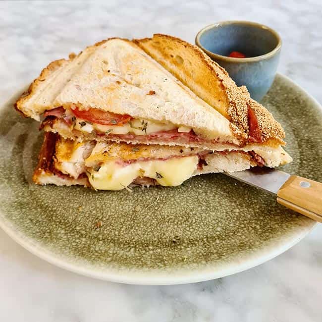 Panini met salami brie recept