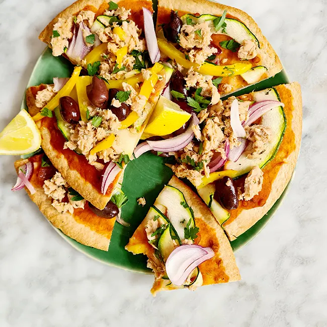 Pizza met zalm en courgette recept