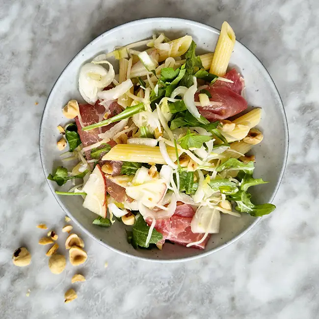 Pastasalade met witlof