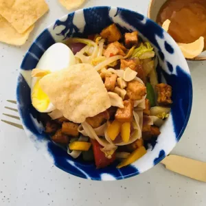 Vegetarische bami met tofu of tempeh