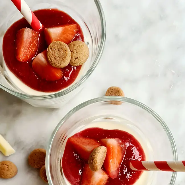 Panna cotta met aardbeien