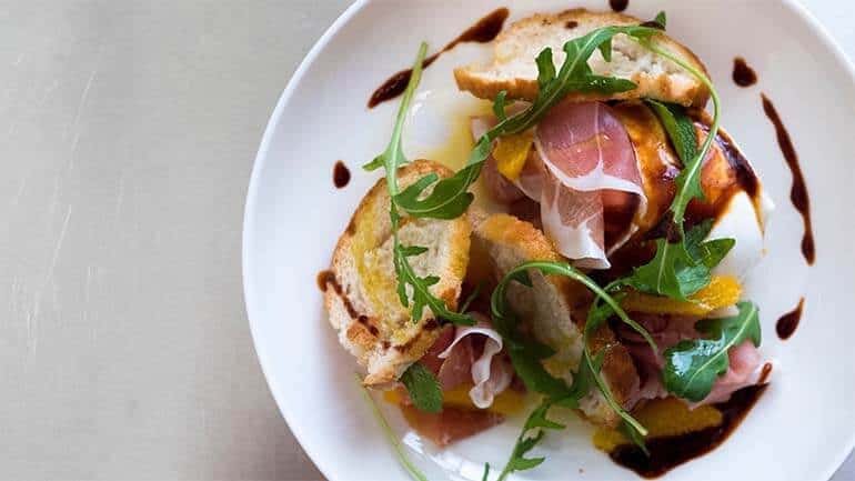 parmaham mozzarella crostini