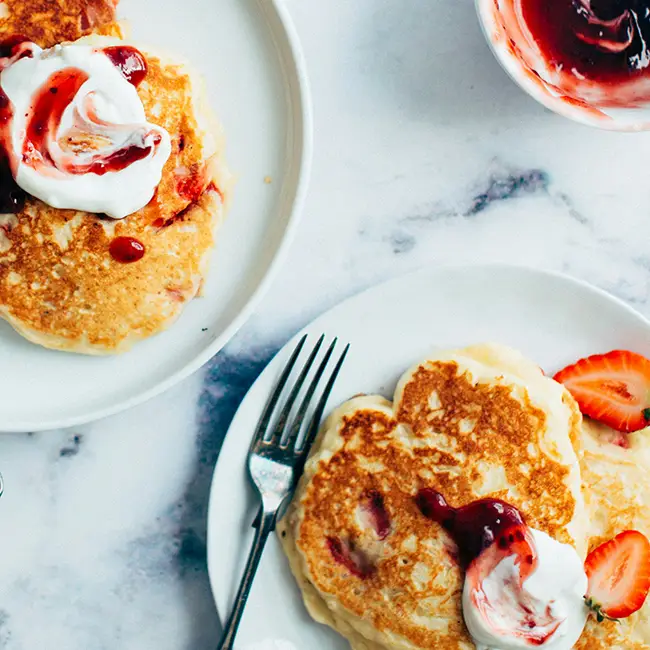 Pancakes met fruit en room Pancakes met fruit en room