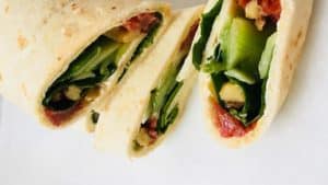 Wrap met geitenkaas en zongedroogde tomaat