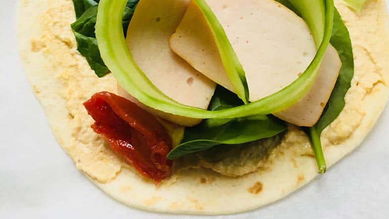 Wrap met gerookte kip en zongedroogde tomaat Wrap met gerookte kip en zongedroogde tomaat