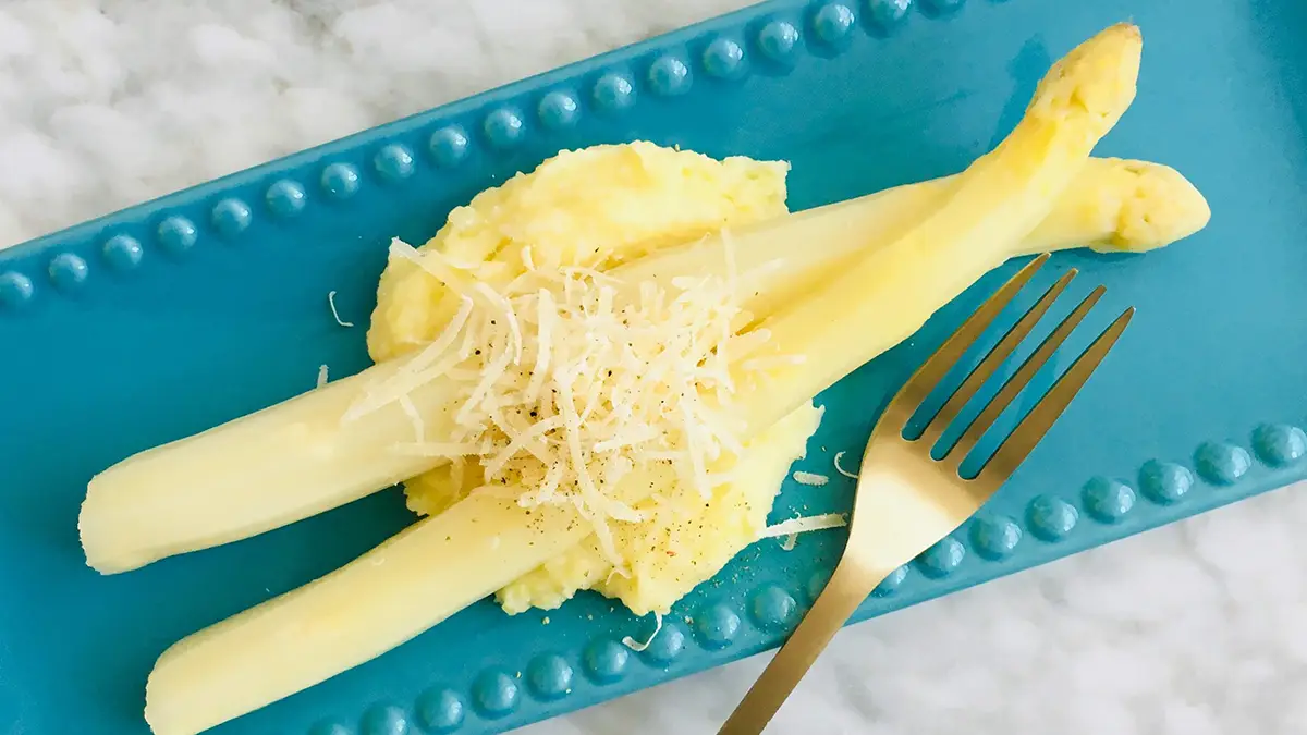 Asperges met mousseline aardappel Asperges met mousseline en parmezaan