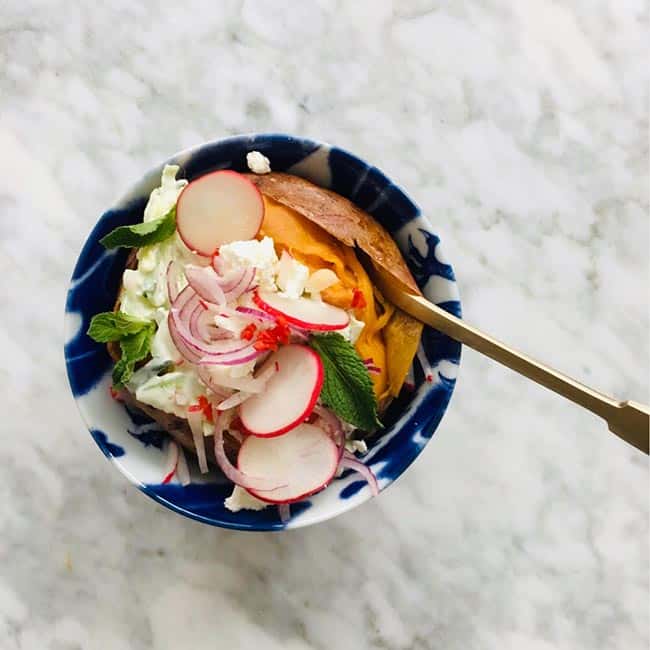 Gepofte zoete aardappel met tzatziki recept