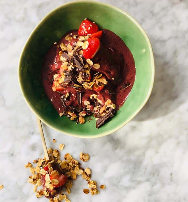 Kersen smoothiebowl met pure chocolade recept