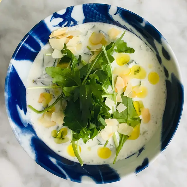 Koude soep van yoghurt