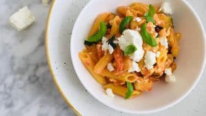 Pasta met courgette en feta recept