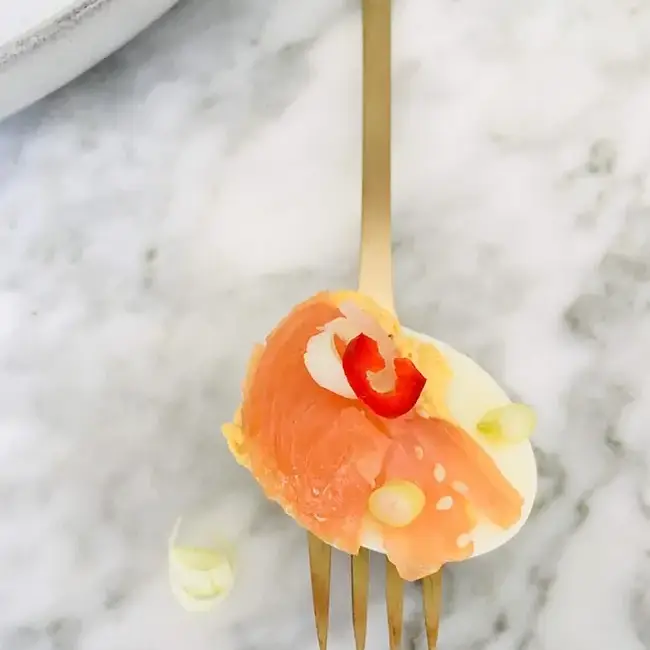 Gevulde eieren met zalm maken