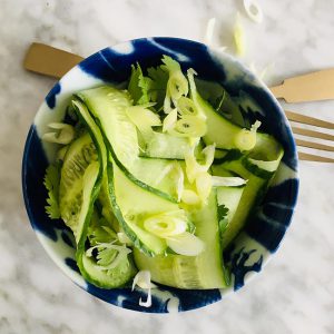 Komkommersalade met verse kruiden