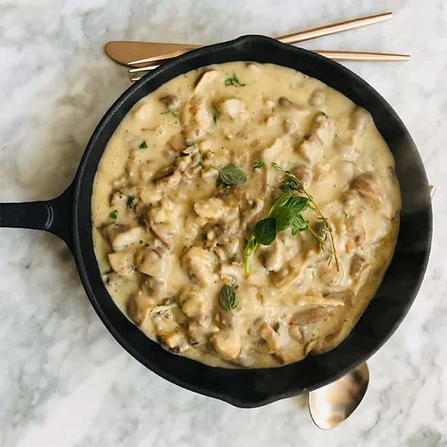 Romige paddenstoelen ragout maken eenvoudig in één pan