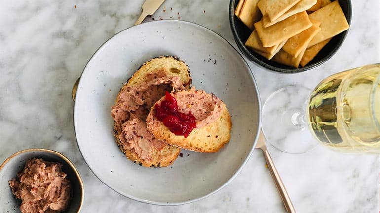 Vegan paté met cranberries