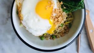 Gebakken rijst met cashew en paksoi recept