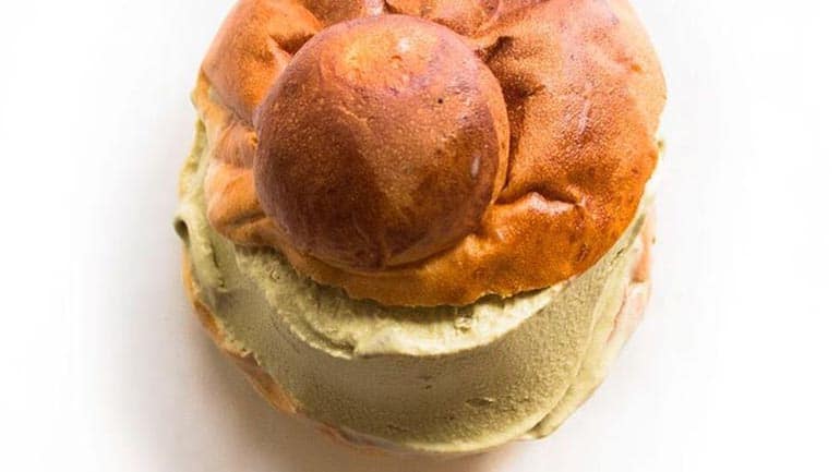 Brioche con gelato Sicilie
