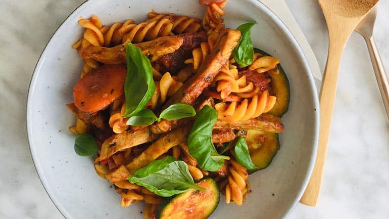 Pasta met spekjes en runderreepjes recept