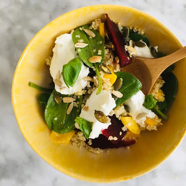 Quinoasalade met spinazie en mango Quinoasalade met spinazie en mango