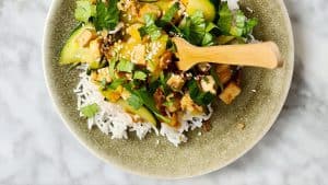 Rijst met tofu ananas en zoete chilisaus recept