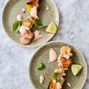 Vis shaslick maken met zalm en garnalen