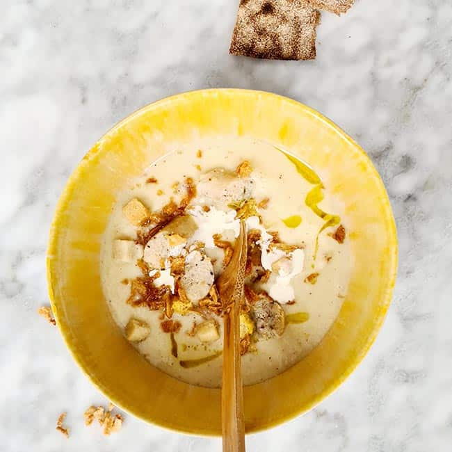 Knolselderijsoep met mosterd plantaardige room