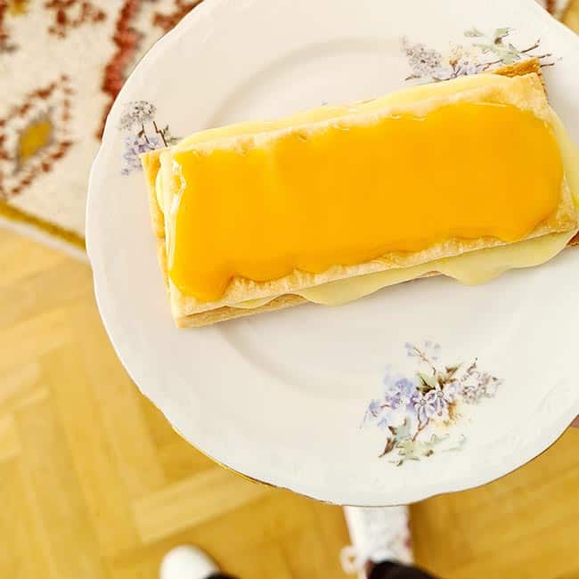 Oranje tompouce eten