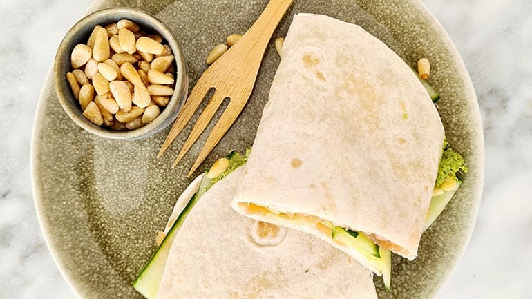 Wrap gerookte zalm en komkommer Wraps met gerookte zalm en komkommer