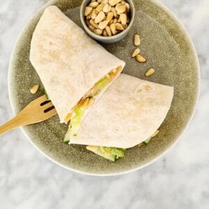 Wrap met zalm komkommer en pesto