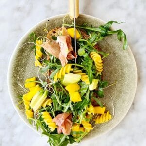 Lente maaltijdsalade met pasta maken