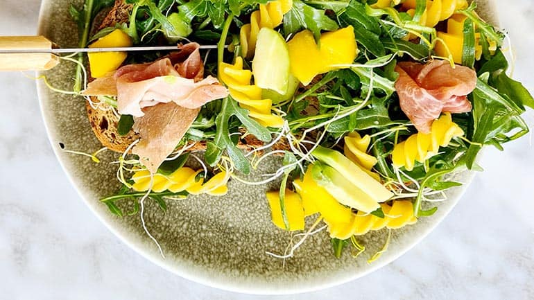 Lente maaltijdsalade met pasta