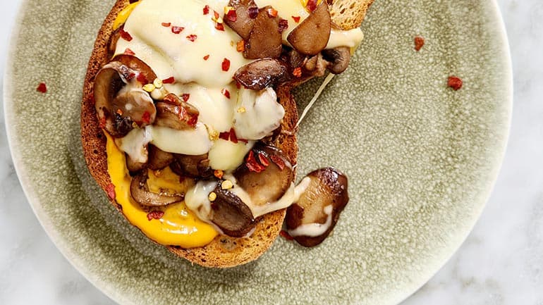 Snelle toast met champignons maken