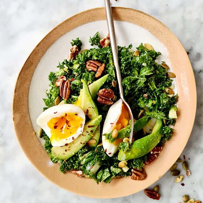 Boerenkoolsalade recept met avocado