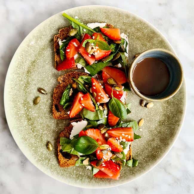 Toast met aardbeien spinazie recept