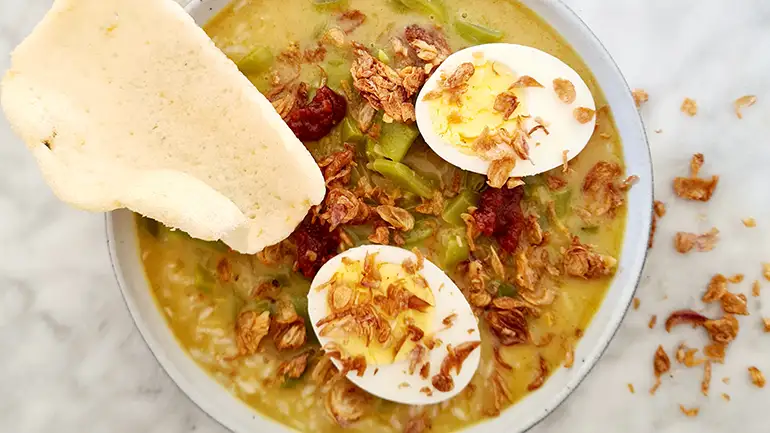 Kerriesoep met ei recept - Simpele Recepten