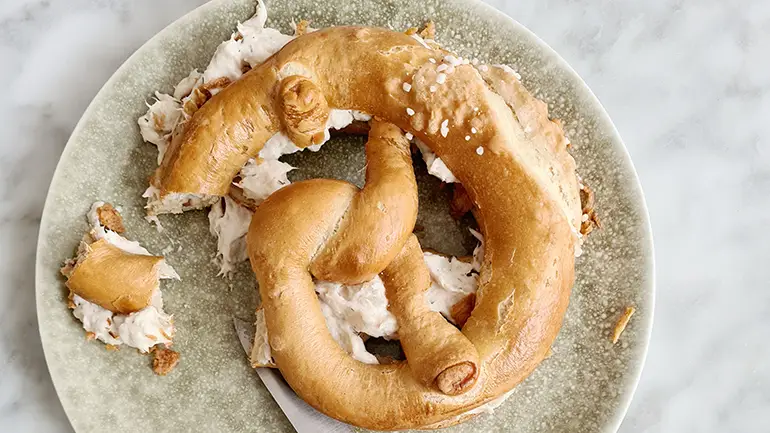 Mousse van forel op toast