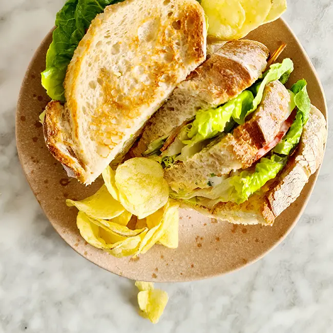 Club sandwich maken met bacon