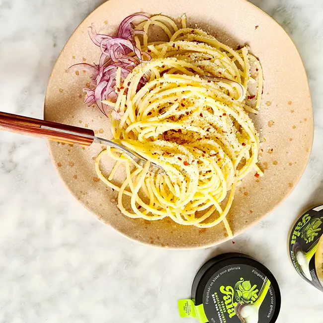 Pasta met knoflook maken
