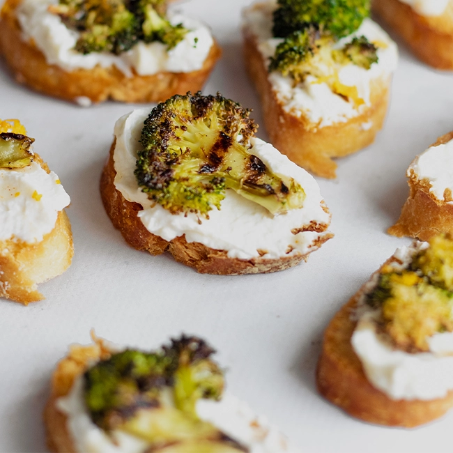 Crostini met broccoli
