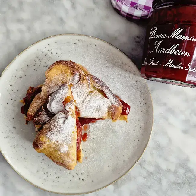 Peanut butter jelly French toast met Bonne Maman