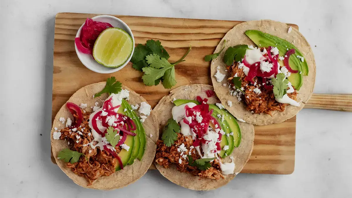 Taco tinga de pollo
