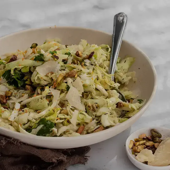 Spitskoolsalade met Parmezaan