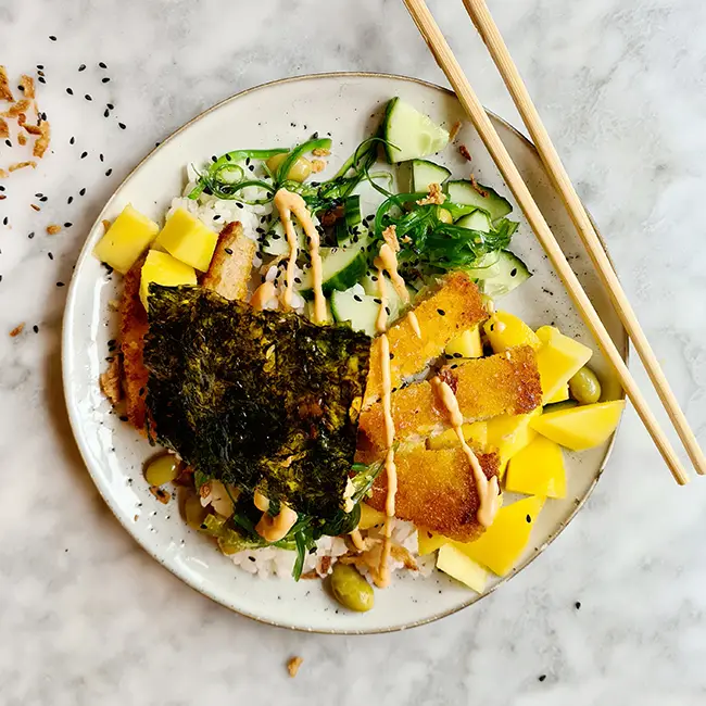 Poke bowl krokante kip Poke bowl krokante kip