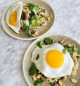 Bami met paksoi en spinazie