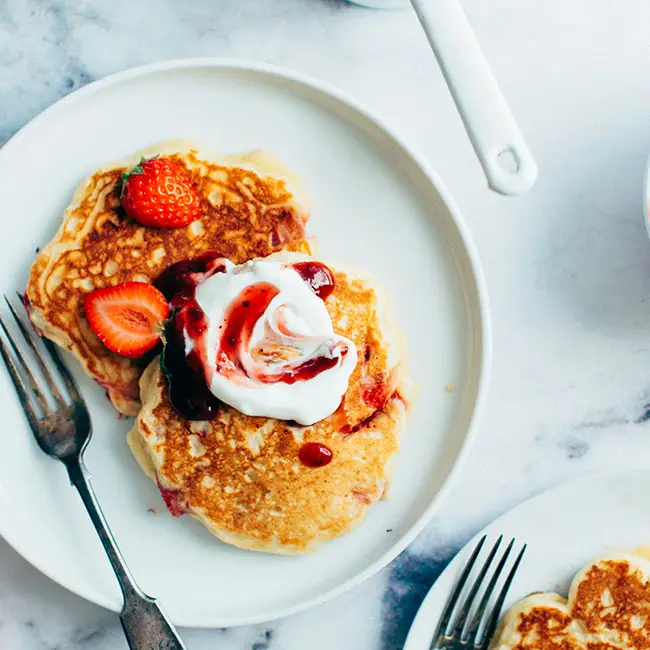 Pancakes met fruit en room